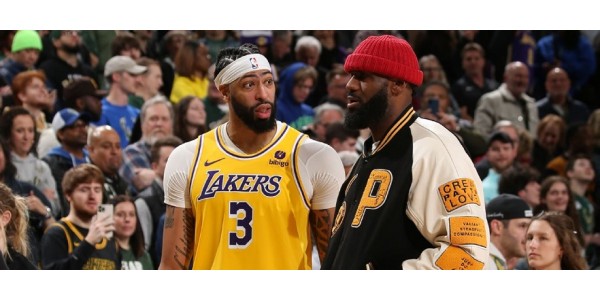 La gorra roja de LeBron James trae buena suerte La gorra roja de LeBron James trae buena suerte